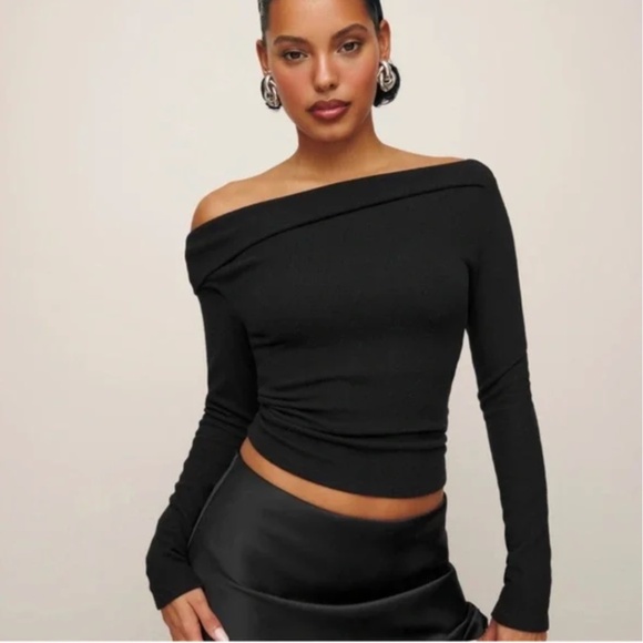 Reformation Tops - Elio Knit Top in Black - Small (EUC)